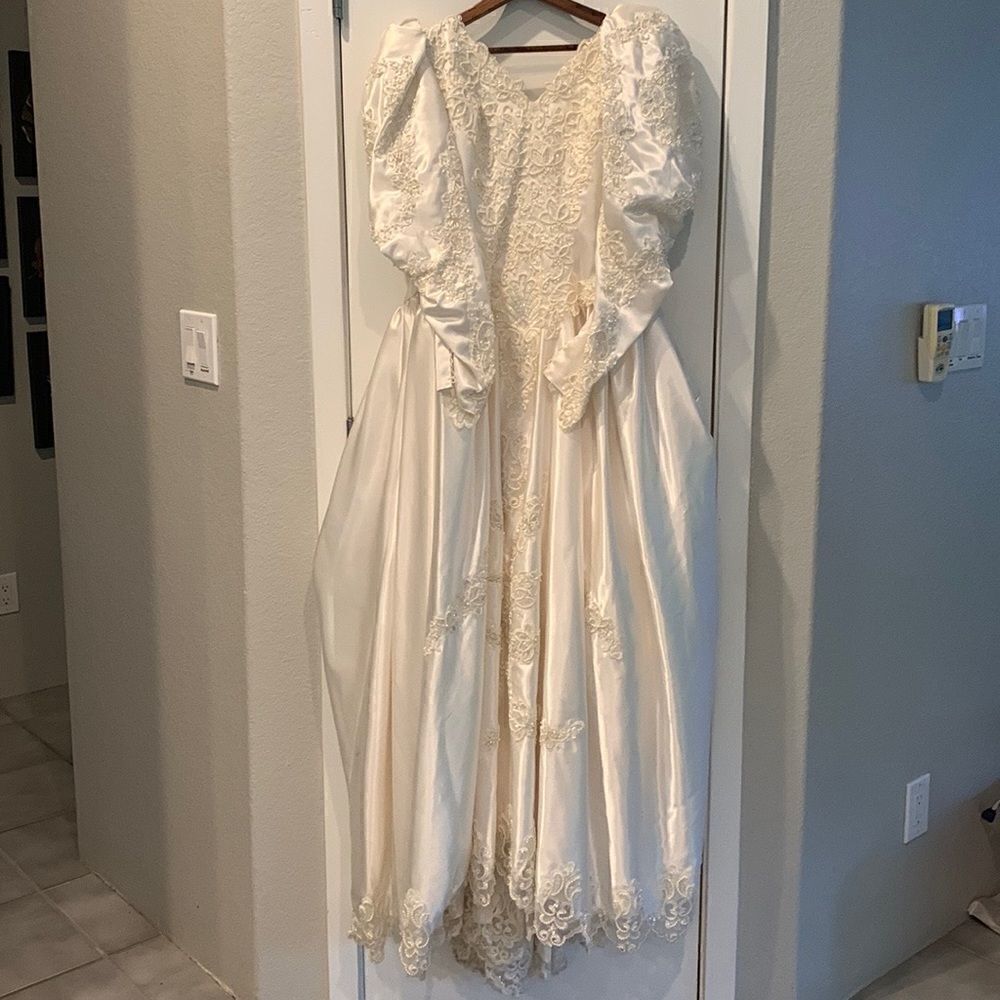 Ivory Vintage Wedding Gown 